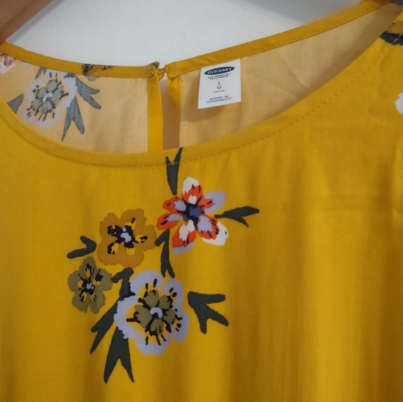 Yellow floral sleeveless midi dress with tie waist and keyhole back - Picture 2 of 4